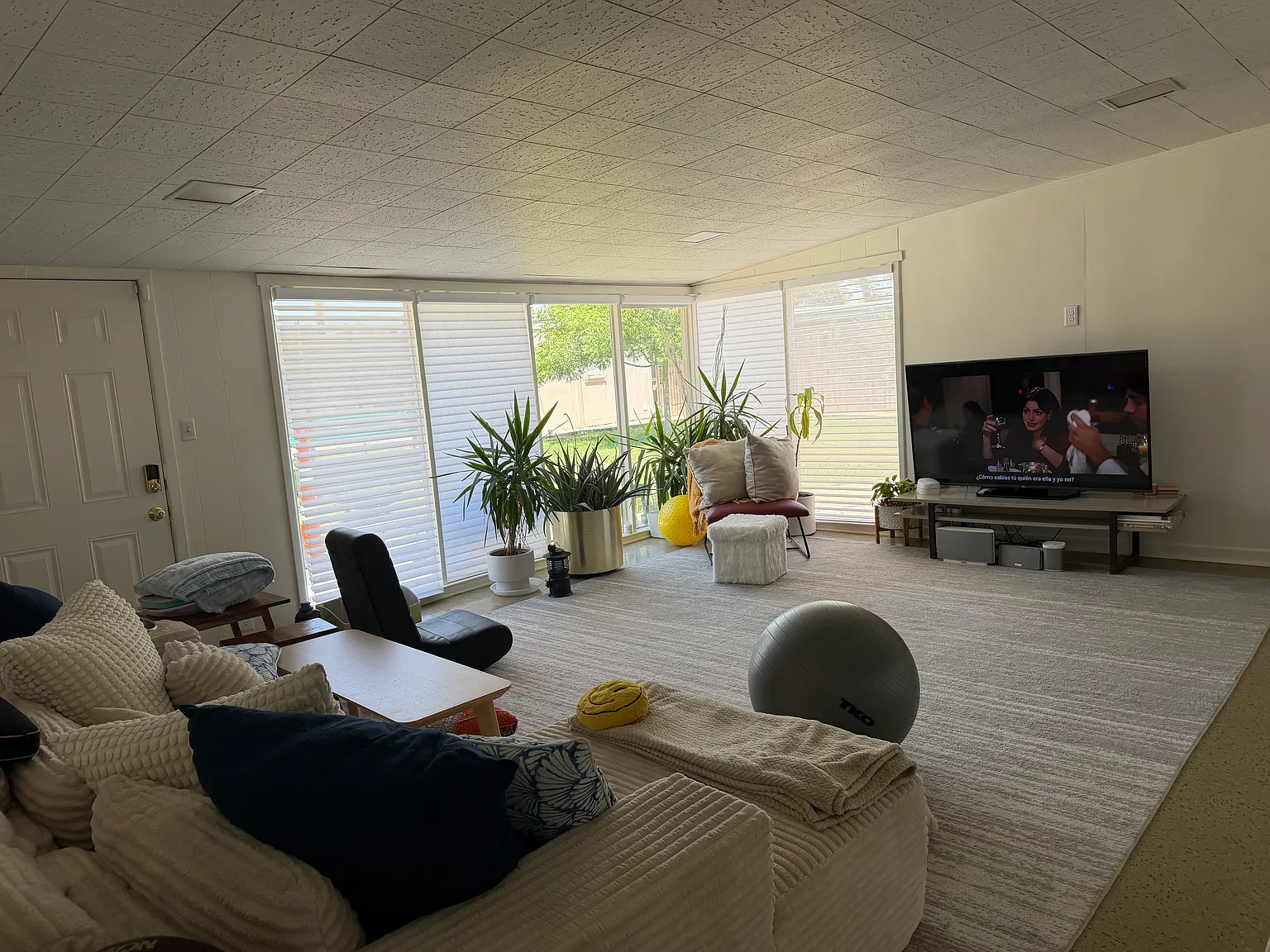 5 bed, 3.5 bath, 3100 sqft, $4,750 — Photo 2