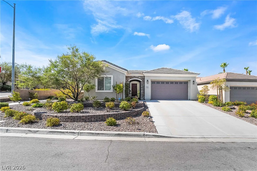 4 bed, 2.5 bath, 2661 sqft, $3,350 — Photo 1