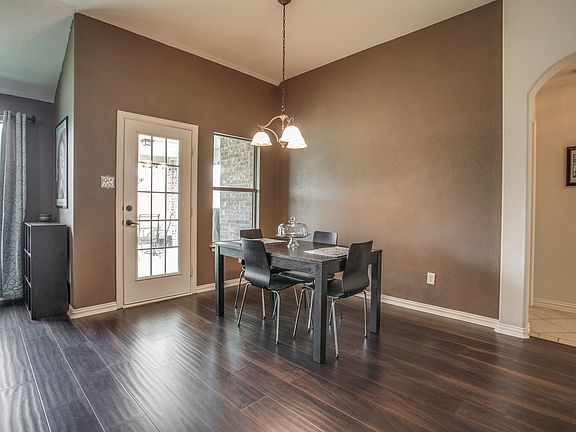 4th image of 1503 Grey Willow Ln