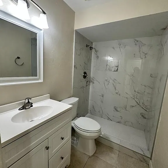 741 NE 7th Pl — Photo 7