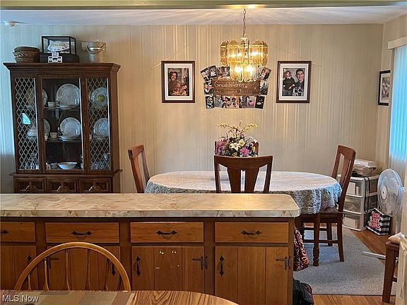 5th image of 2116 Camelot Dr