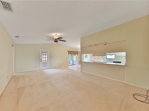 3rd image of 413 Lake Daisy Dr