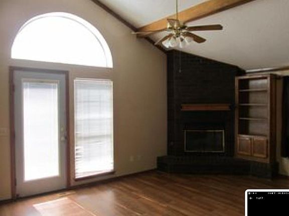 2nd image of 2120 Parkview Dr