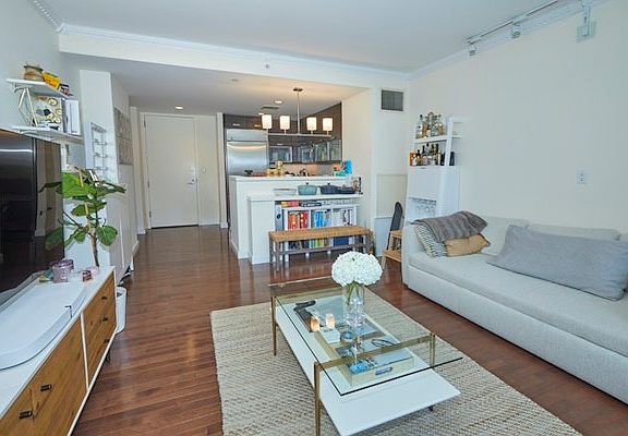 3rd image of 225 E 34th St APT 6J