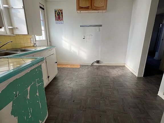 4th image of 618 W Polk St