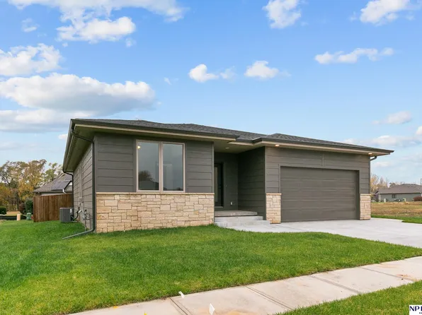 2388 Landing Ln, Blair, NE 68008