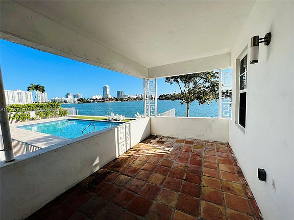 2nd image of 960 Bay Dr #900