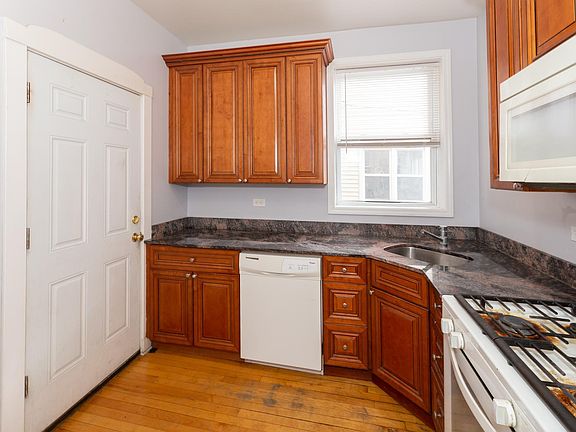 3rd image of 3518 W Ainslie St #2A