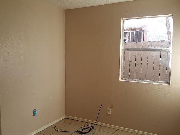 4th image of 2627 Hamilton Ave