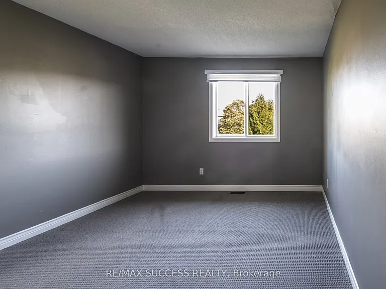 26 Tomahawk Dr — Photo 5