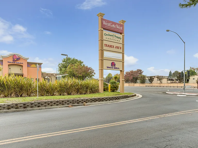 888 Golden Saratoga-Cupertino Apartment Homes — Photo 31
