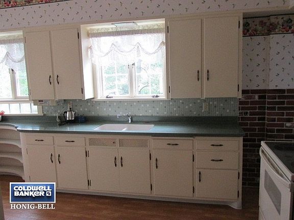 4th image of 606 E Broadway St
