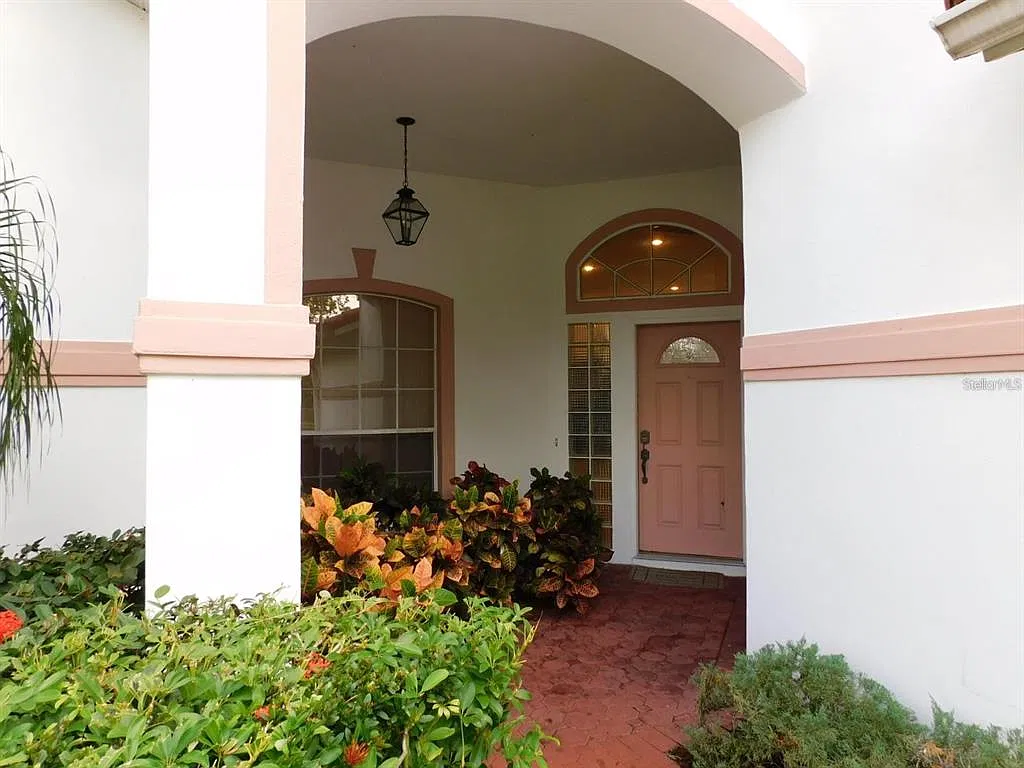 3 bed, 2.0 bath, 1747 sqft, $6,000 — Photo 3