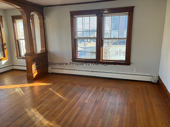 3rd image of 1088-1090 Lonsdale Ave #2F