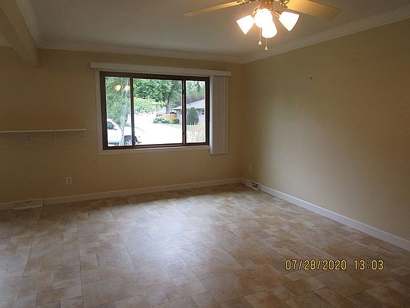 3rd image of 621 13th St SE