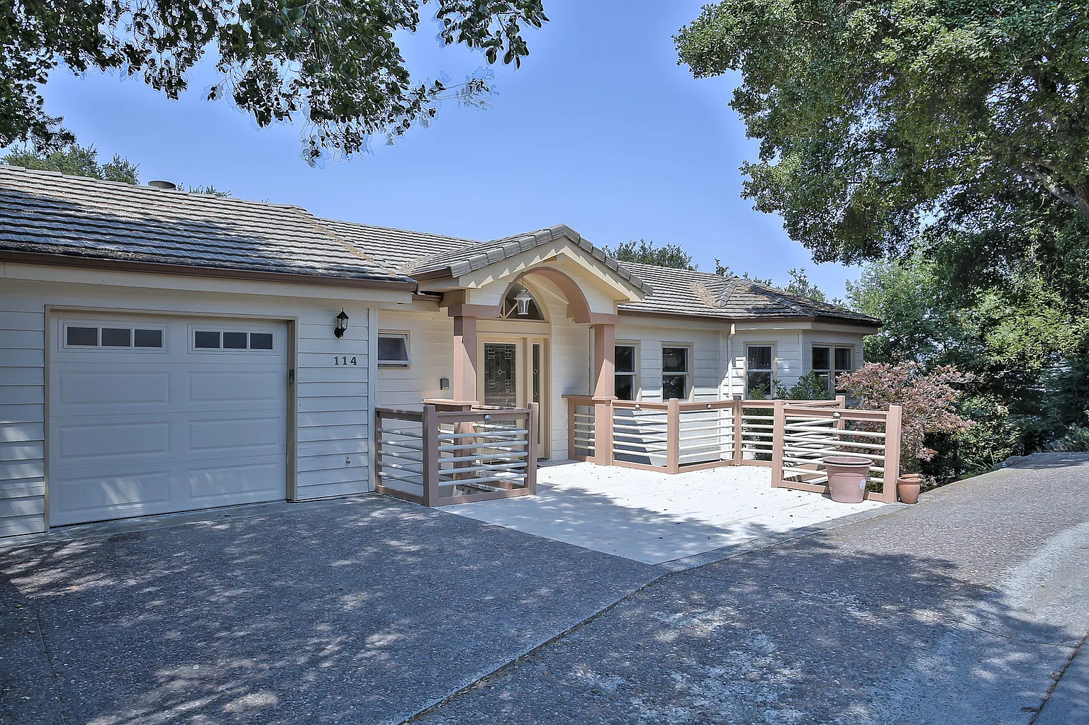 114 Lucille Way photo 1