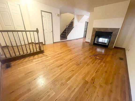 4th image of 128 Wood St
