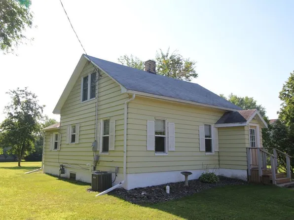 302 6th St NW, Little Falls, MN 56345