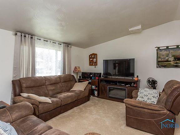 4th image of 113 Farnstead Dr