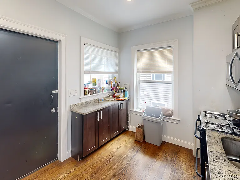 2969 Washington St #2R — Photo 3
