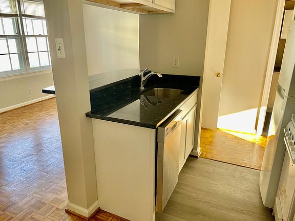 3rd image of 3415 Grove Ave APT B