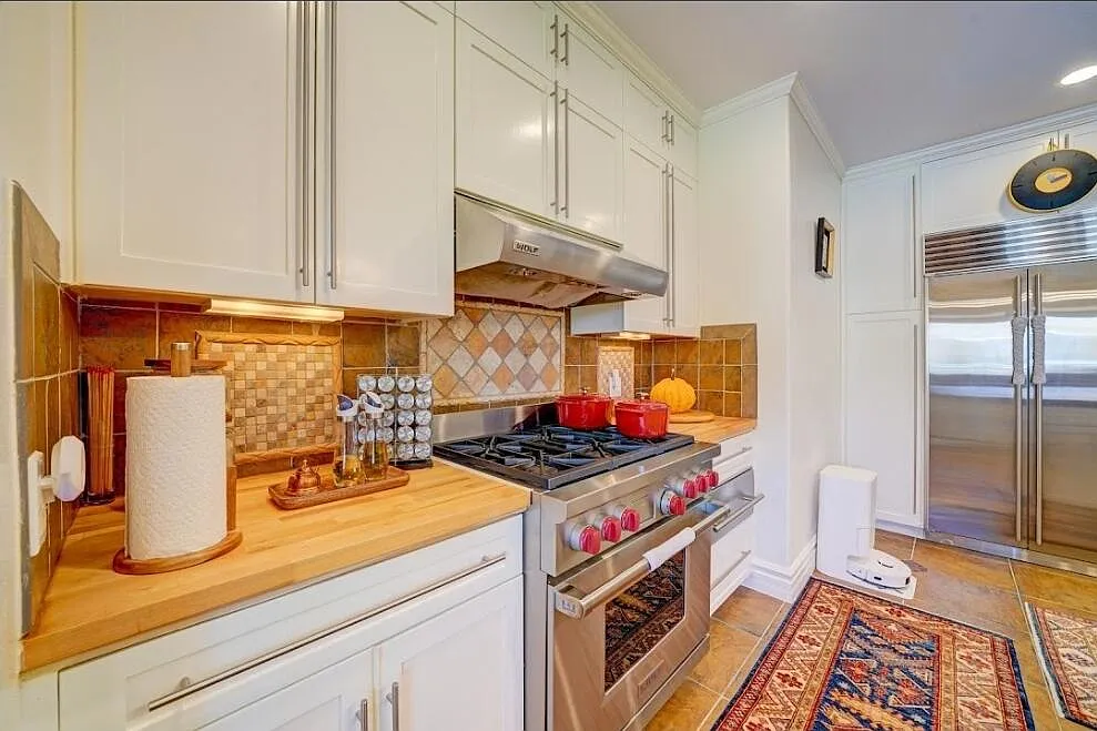 5 bed, 5.5 bath, 4800 sqft, $8,500 — Photo 3