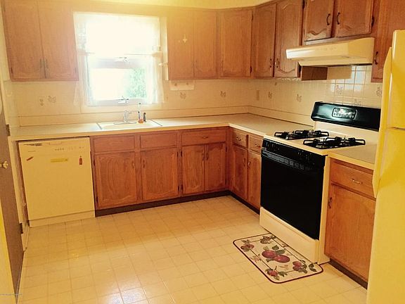 5th image of 50 Westport Dr