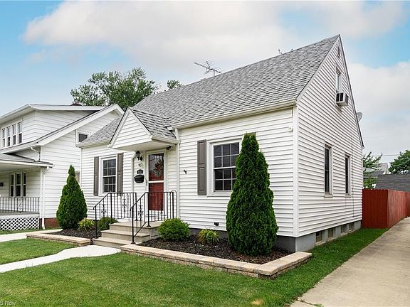3rd image of 22321 Beckford Ave