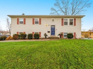 700 S Montclaire Dr, Olathe, KS 66061
