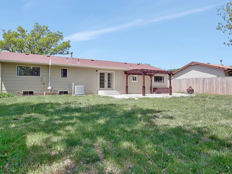 4036 N Edgemoor Dr — Photo 50