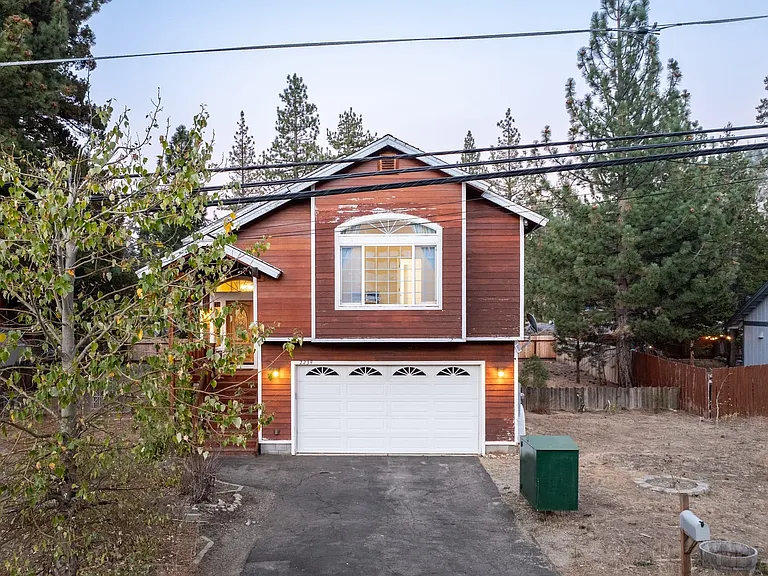 2239 Blitzen Rd — Photo 3