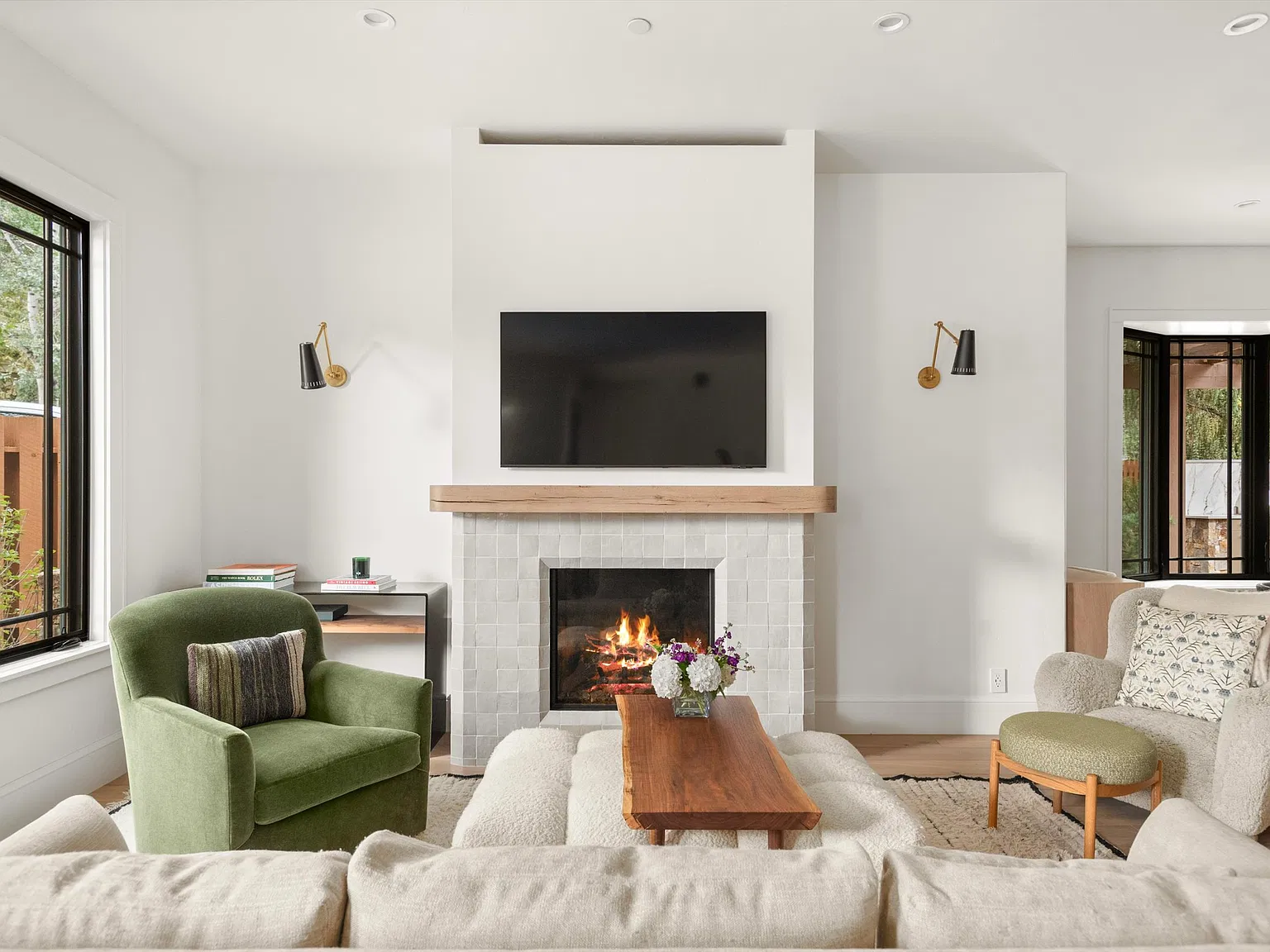 4 bed, 4.5 bath, 4018 sqft, $50,000 — Photo 4