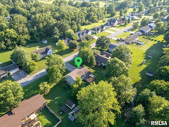 3rd image of 802 Cottonwood Ln