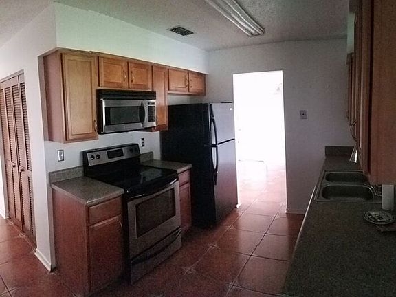 4th image of 120 NE 47th Ct