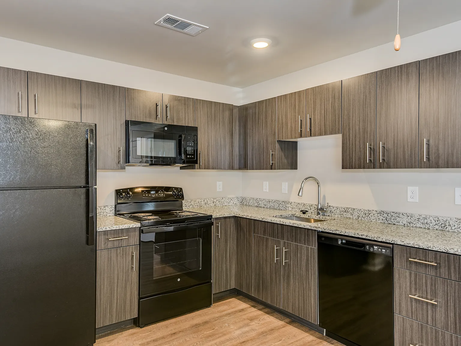 Woodberry Apartments — Photo 2