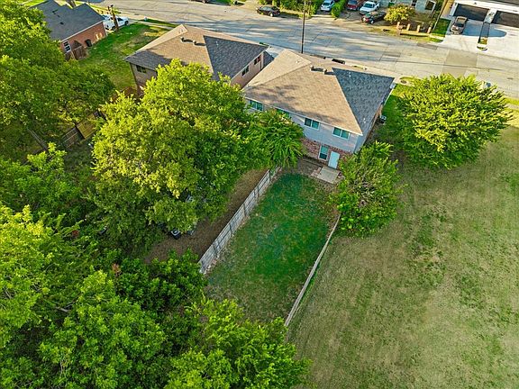 4th image of 2122 W East Roberts Dr