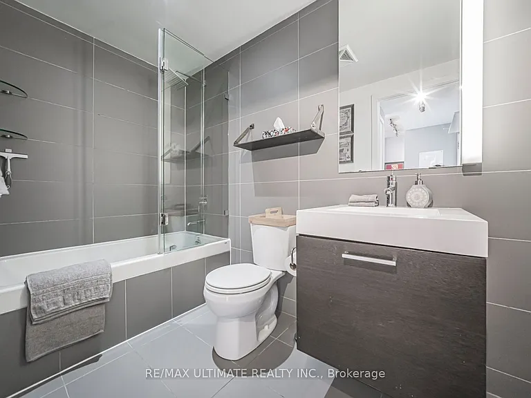 318 King St E #1108 — Photo 20