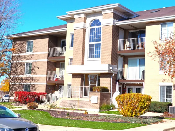 4233 W 76th St APT 304, Chicago, IL 60652