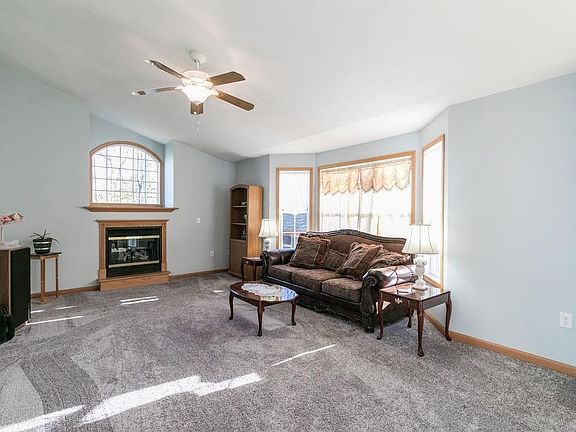3rd image of 8635 Bayview Dr