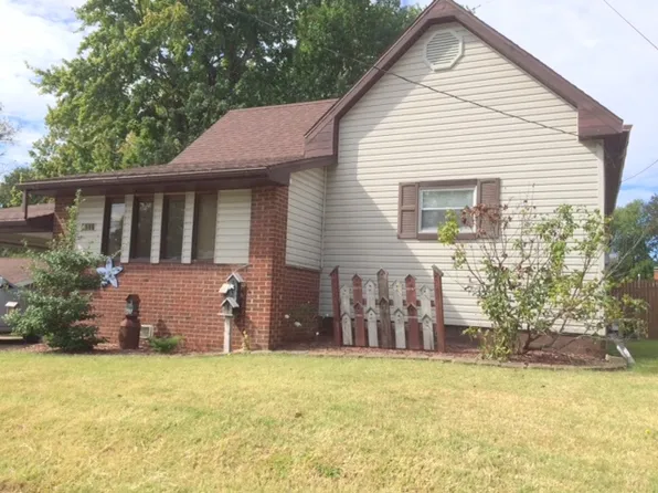 311 N Howard St, Robinson, IL 62454