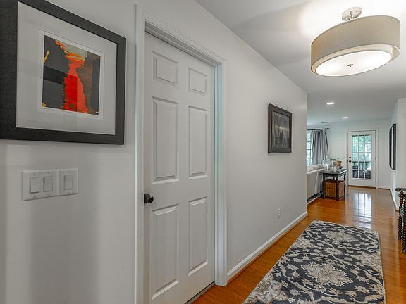 5th image of 1033 Clift Cave Dr