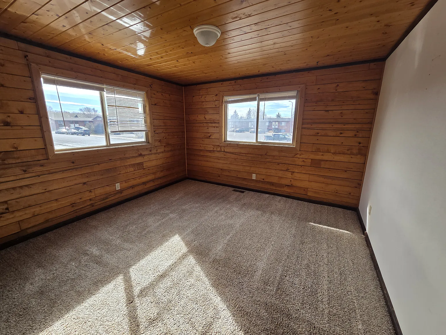 5 bed, 2400 sqft, $2,300 — Photo 3