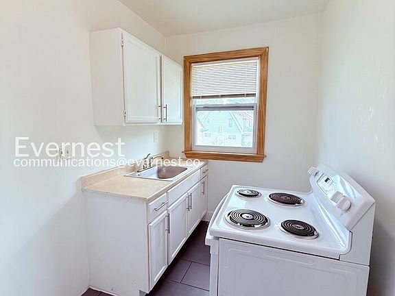 4th image of 2541 Monterey St #3