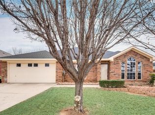 626 Saint Eric Dr, Mansfield, TX 76063