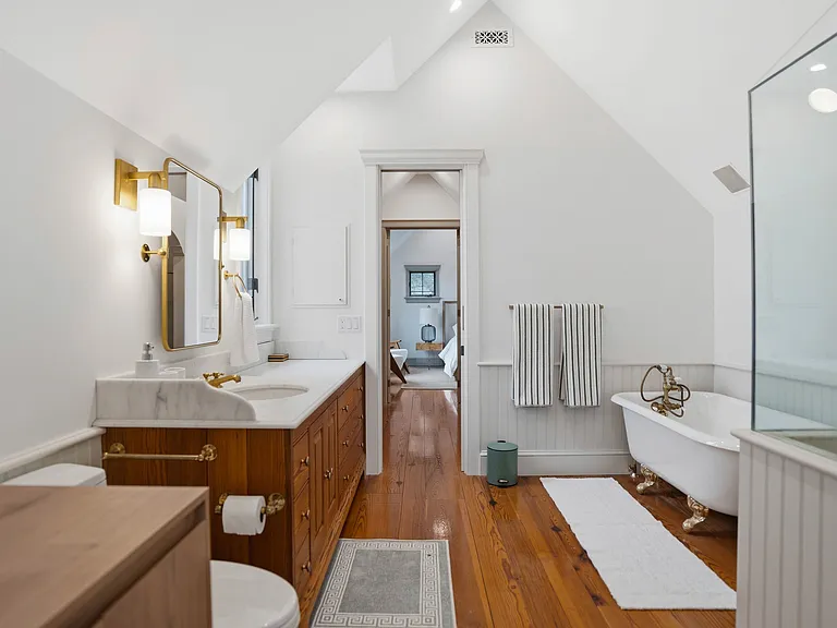 32 Oakland Ave — Photo 23