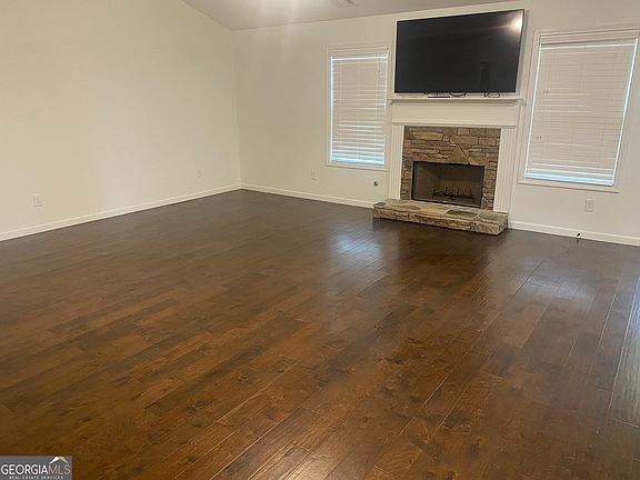 2nd image of 105 Harlan Trce