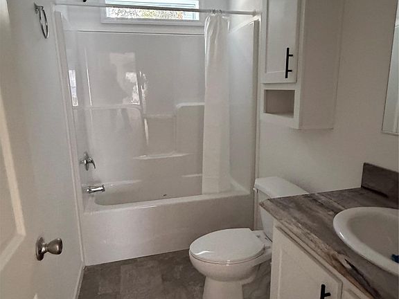 4th image of 2 Susan Lane