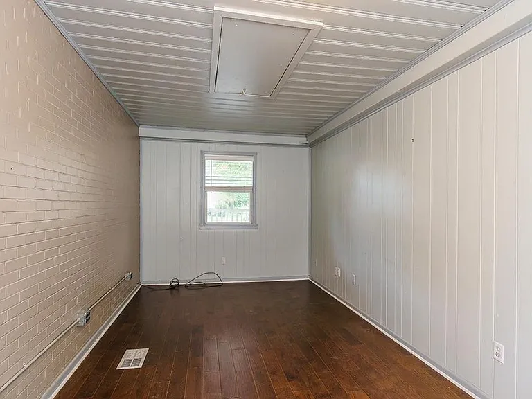 493 Barkley Dr — Photo 13