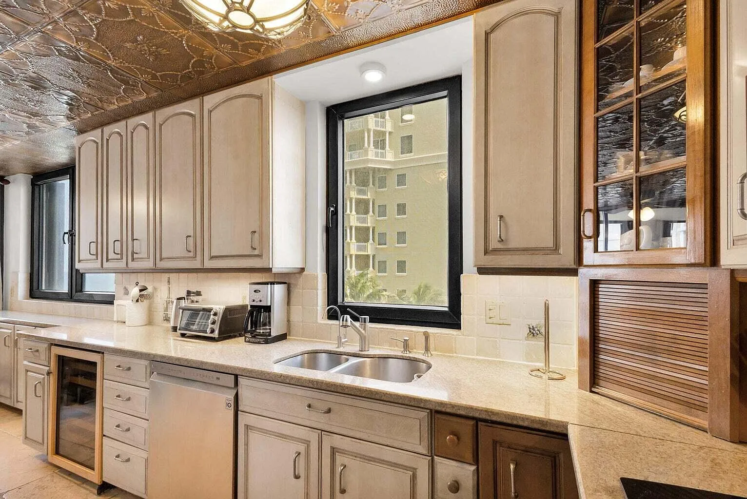 2 bed, 2.0 bath, 1530 sqft, $3,950 — Photo 4