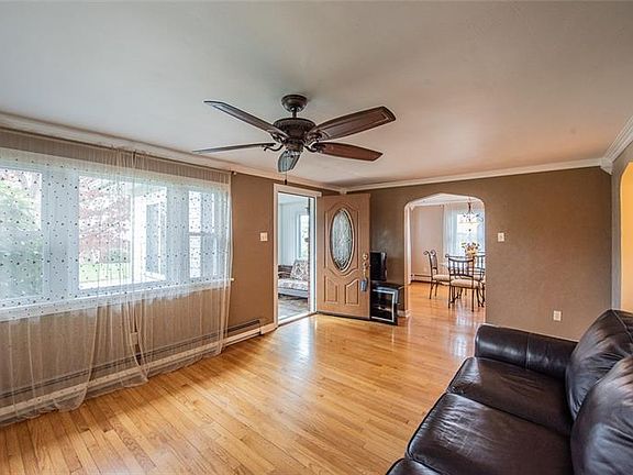 5th image of 313 Oakwood Dr